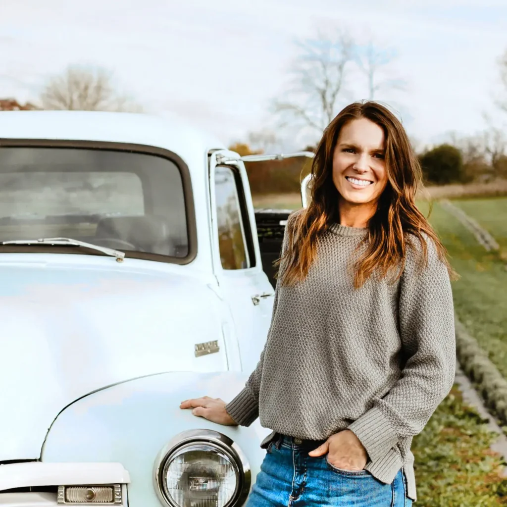 Imgi 16 HollyProfile2